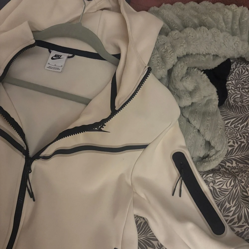 Nike Women's Cream Full-Zip Hoodie with Black Trim